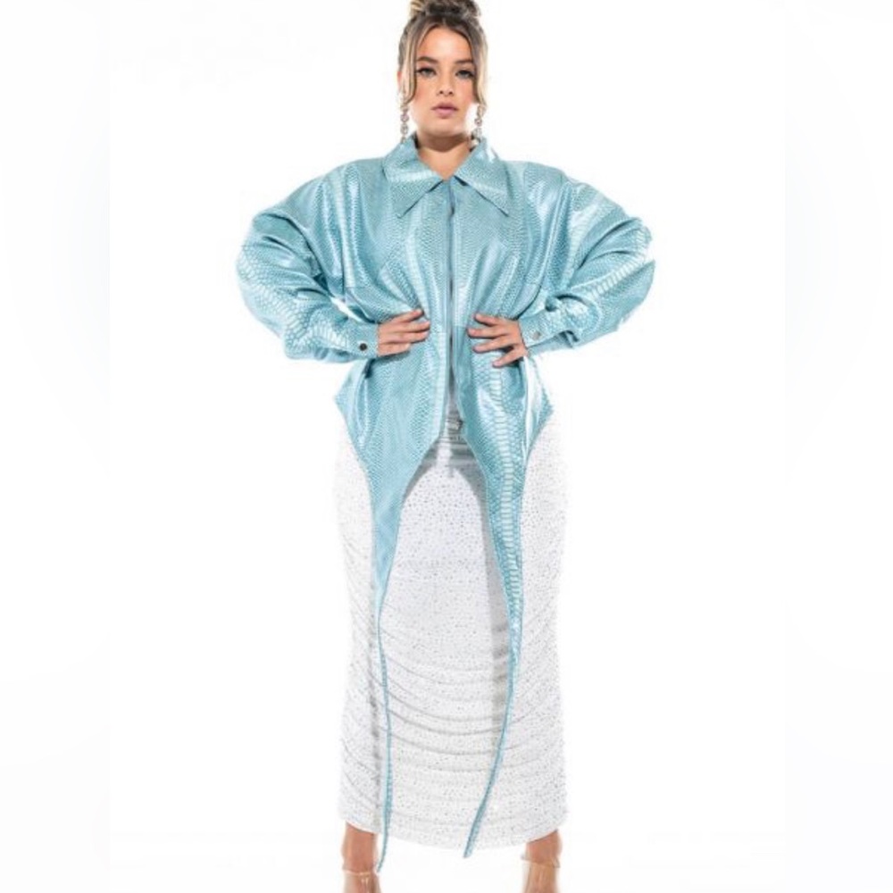 Perfect for spring stylish and couture! Size 1x never worn.